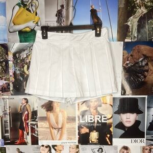 Aritzia White Pleated Skort, Size 4